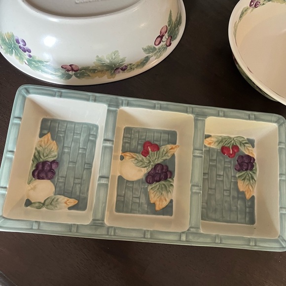 Pfaltzgraff Jamberry Basketweave 14” rectangular 3-part divided Dish - Picture 9 of 9